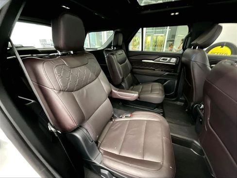 Used 2025 Ford Explorer Platinum w/ LUX Leather Package AWD/4WD image 16
