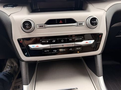 Used 2023 Ford Explorer XLT w/ Equipment Group 202A AWD/4WD image 16