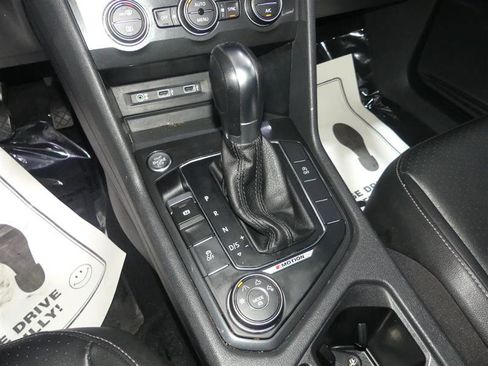 Used 2018 Volkswagen Tiguan SEL image 37