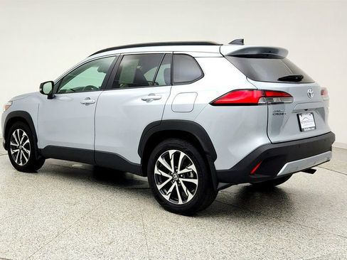 Used 2025 Toyota Corolla Cross XLE w/ Convenience Package AWD/4WD image 7