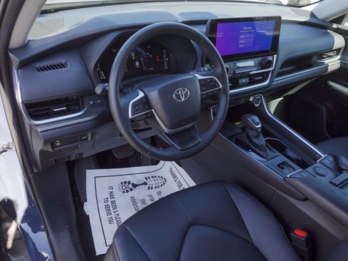 Used 2025 Toyota Grand Highlander AWD image 10
