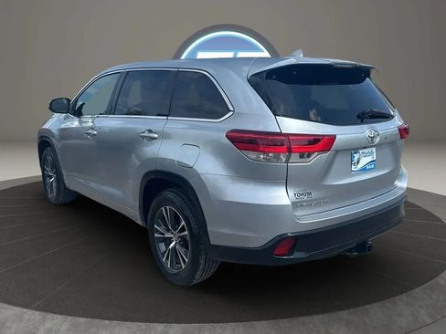 Used 2017 Toyota Highlander Plus FWD image 11