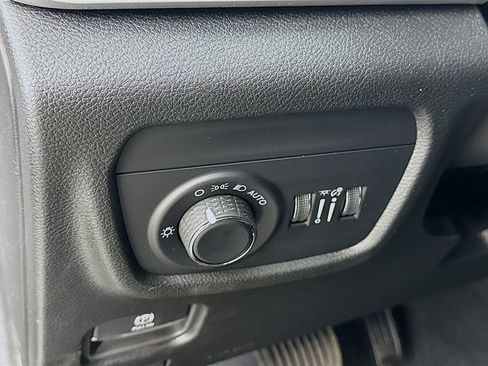 New 2025 Jeep Grand Cherokee L Laredo image 19