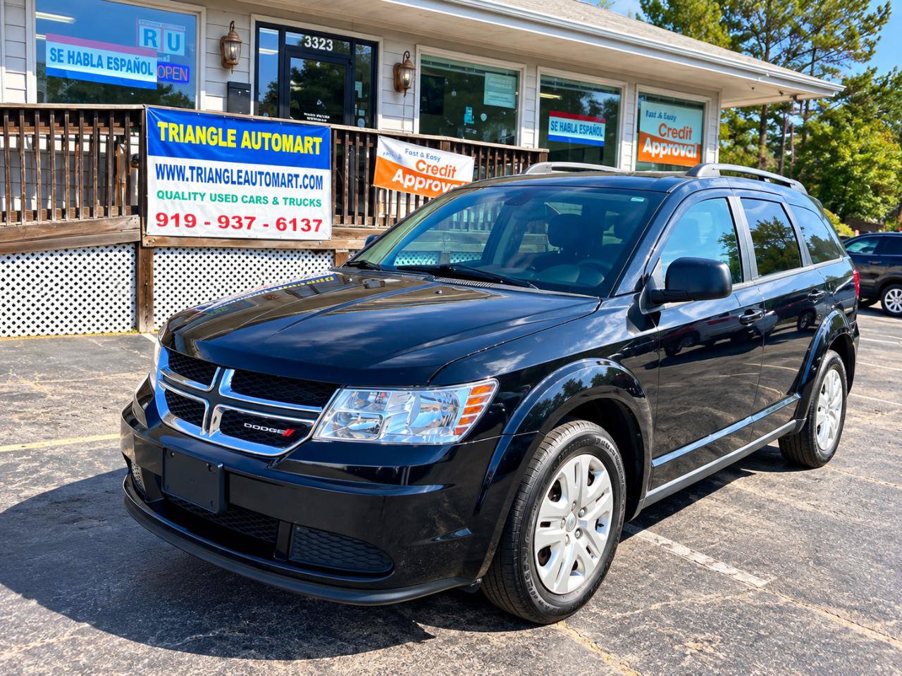Used 2019 Dodge Journey SE FWD image 1