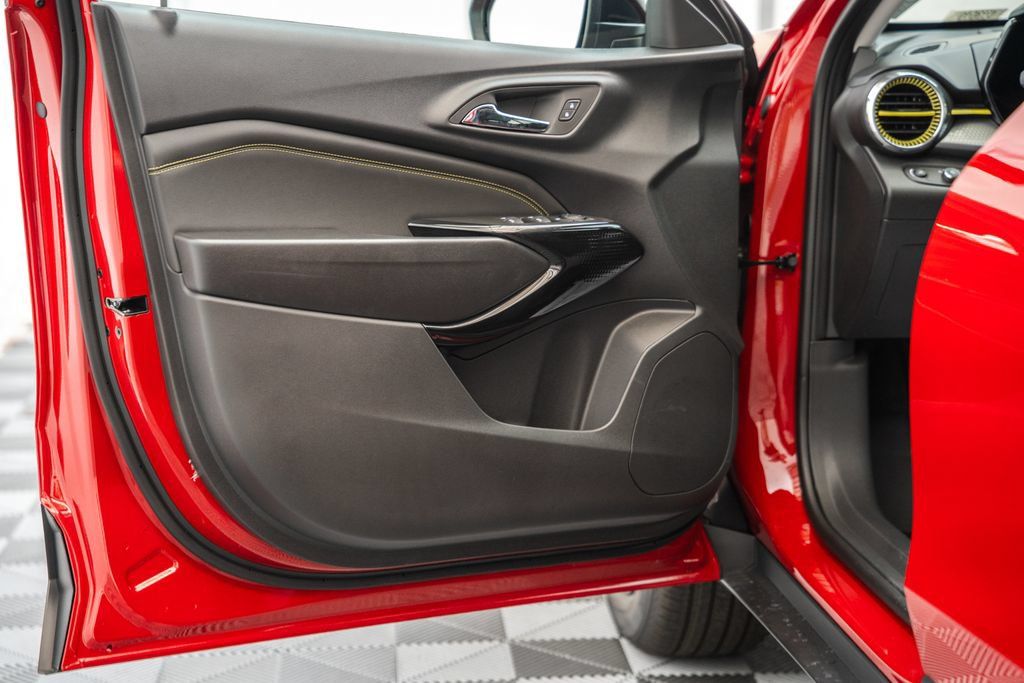 New 2026 Chevrolet Trax LT w/ Sunroof Package FWD image 37