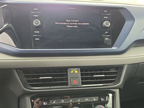 Certified 2024 Volkswagen Taos SE image 19