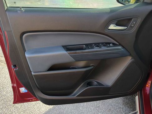 Used 2017 Chevrolet Colorado Z71 image 11