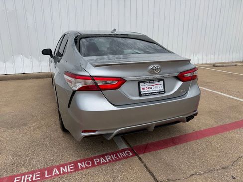 Used 2020 Toyota Camry SE FWD image 5