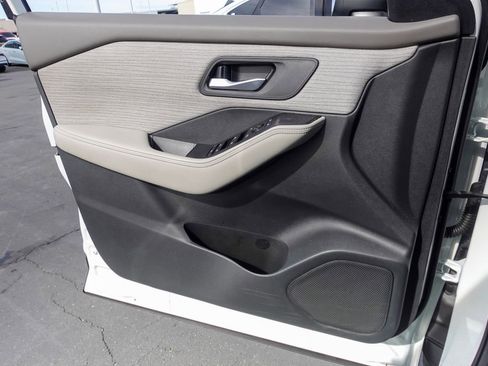 Used 2021 Nissan Rogue SV image 22