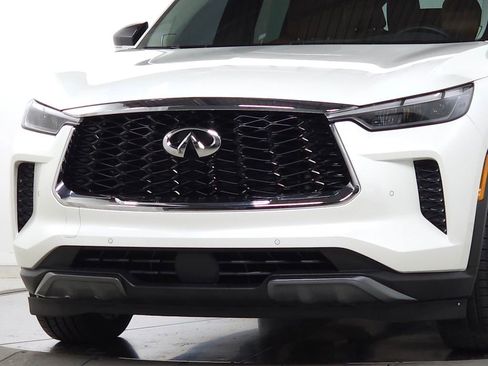 Used 2023 INFINITI QX60 Sensory w/ Vision Package AWD/4WD image 3