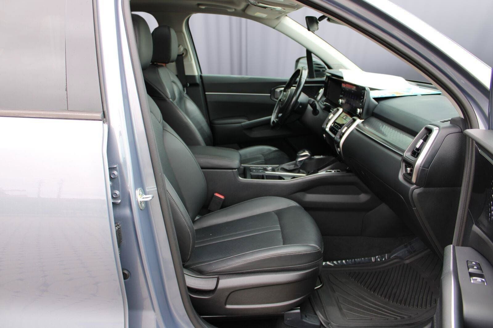 Used 2023 Kia Sorento S w/ Panoramic Sunroof Package FWD image 41
