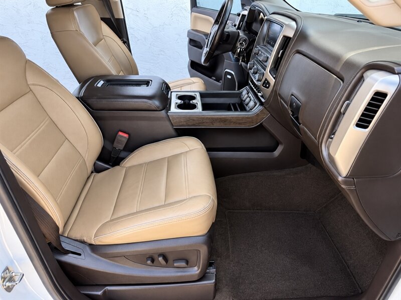 Used 2017 GMC Sierra 2500 Denali w/ Duramax Plus Package AWD/4WD image 18