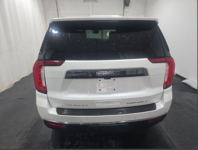 Used 2023 GMC Yukon Denali Ultimate w/ LPO, Floor Liner Package AWD/4WD image 4
