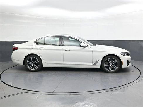 Used 2023 BMW 530i w/ Convenience Package image 3