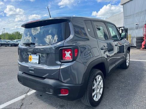 Used 2023 Jeep Renegade Latitude AWD/4WD image 5