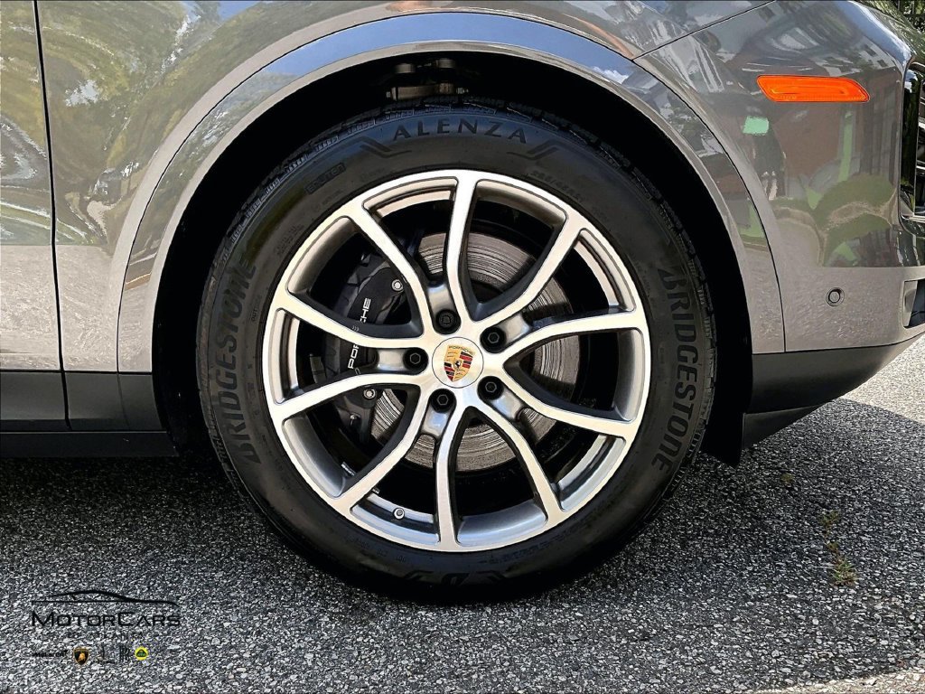 Used 2026 Porsche Cayenne AWD/4WD image 32