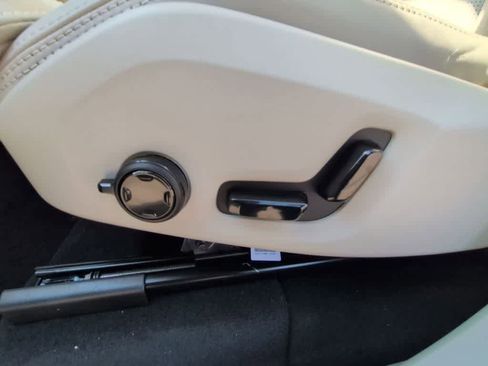 New 2026 Volvo XC90 T8 Ultra w/ Protection Package Premier image 17