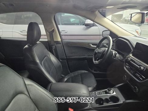 Used 2020 Ford Escape Titanium FWD image 9
