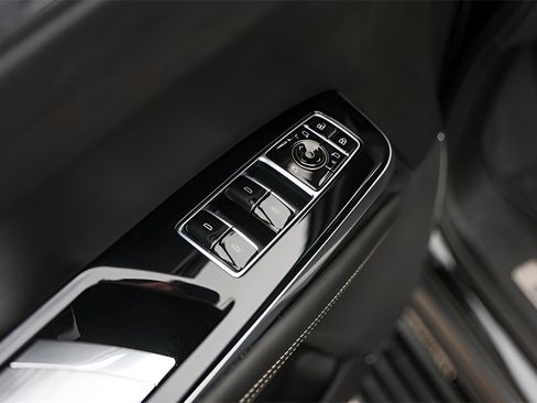 Certified 2025 Cadillac Escalade ESV V image 23