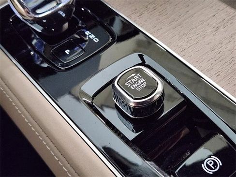 New 2026 Volvo XC90 B6 Plus w/ Protection Package Premier image 21