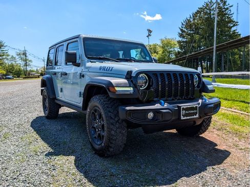 Used 2023 Jeep Wrangler Unlimited w/ Cold Weather Group AWD/4WD image 3