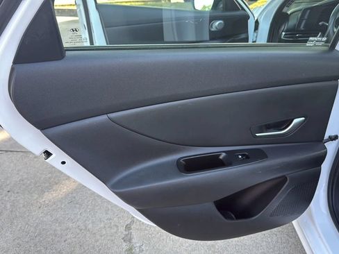 Used 2021 Hyundai Elantra SEL FWD image 10