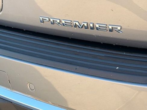 Used 2025 Chevrolet Tahoe Premier AWD/4WD image 9