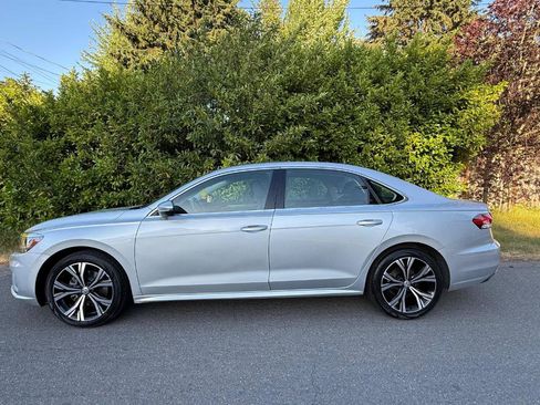 Used 2021 Volkswagen Passat 2.0T SE FWD image 18