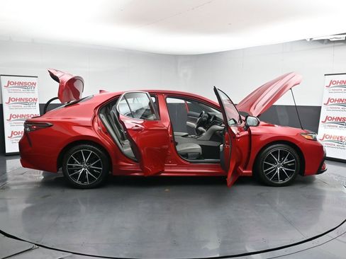 Used 2022 Toyota Camry SE image 43
