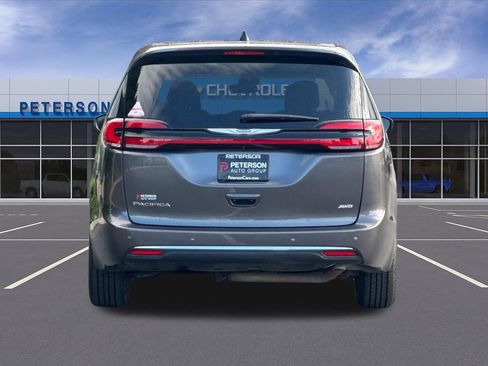 Used 2023 Chrysler Pacifica Touring-L AWD/4WD image 5