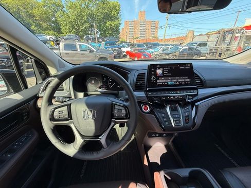 Used 2026 Honda Odyssey Elite image 7