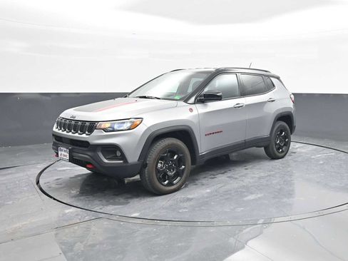 Used 2023 Jeep Compass Trailhawk image 4
