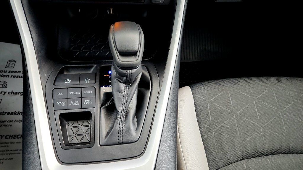 Certified 2024 Toyota RAV4 XLE w/ Convenience Package AWD/4WD image 40