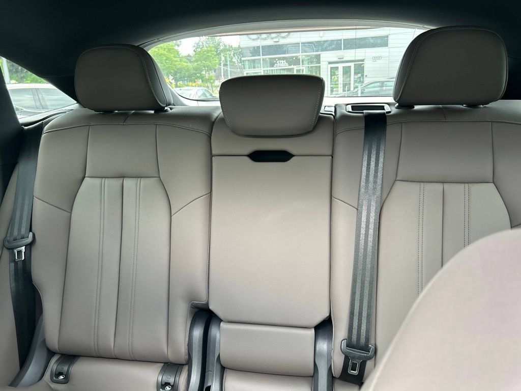 Used 2025 Audi Q5 Premium Plus w/ Premium Plus AWD/4WD image 23
