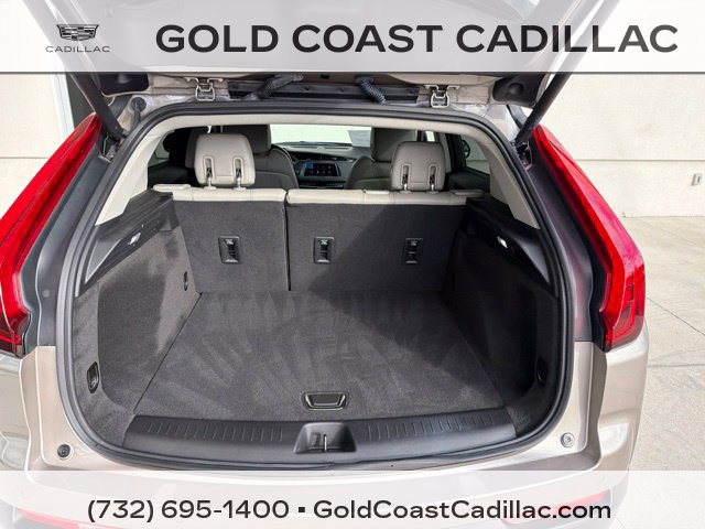 Used 2023 Cadillac XT4 Luxury w/ Cold Weather Package FWD image 11