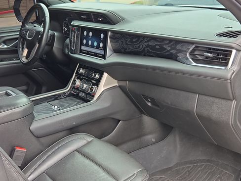Used 2021 GMC Yukon Denali w/ Denali Premium Package AWD/4WD image 28