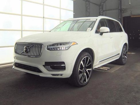 Used 2023 Volvo XC90 B6 Plus image 1