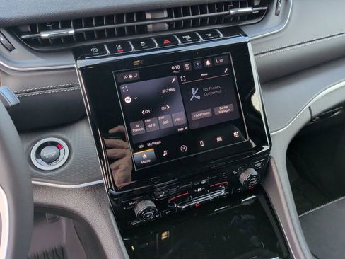 New 2025 Jeep Grand Cherokee Altitude image 22