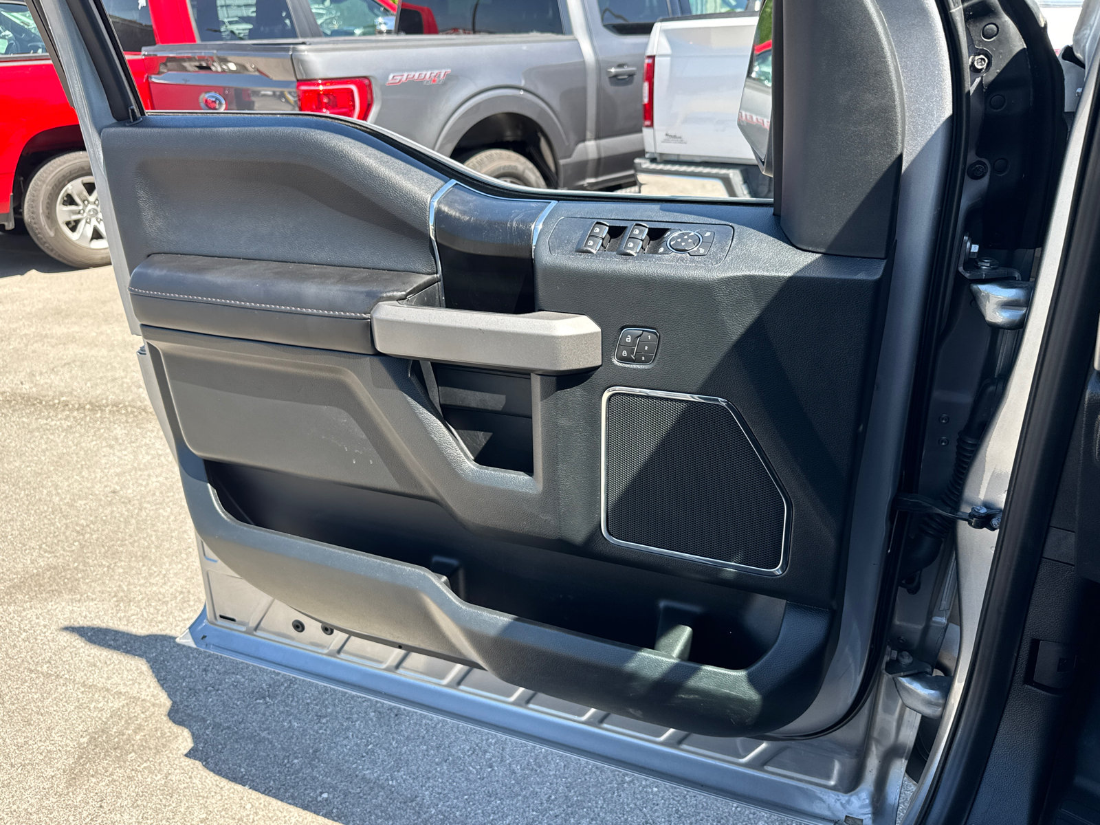 Used 2020 Ford F150 Platinum w/ Equipment Group 701A Luxury AWD/4WD image 19