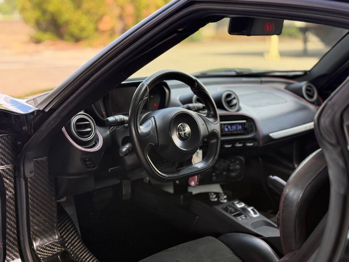 Used 2018 Alfa Romeo 4C Coupe w/ Convenience Group - Coupe RWD image 11