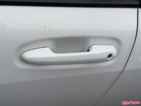 Used 2024 Toyota Sienna LE image 10