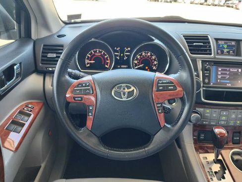 Used 2013 Toyota Highlander Limited AWD/4WD image 23
