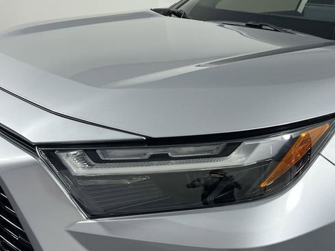 Used 2022 Toyota RAV4 SE image 11