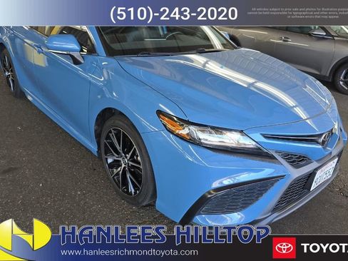 Used 2023 Toyota Camry SE image 3