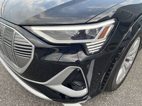 Certified 2022 Audi e-tron S Premium Plus image 8