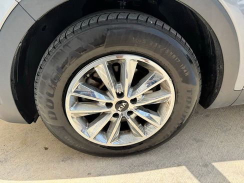 Used 2020 Kia Sorento FWD V6 image 10