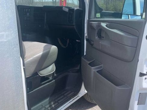 Used 2015 GMC Savana 3500 image 7