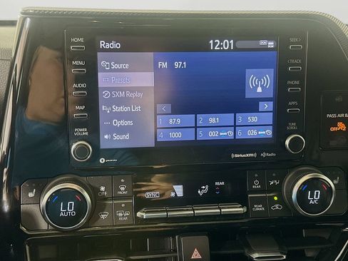 Used 2022 Toyota Highlander XSE FWD image 14