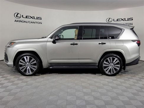 New 2025 Lexus LX 600 4WD w/ Luxury Package image 10