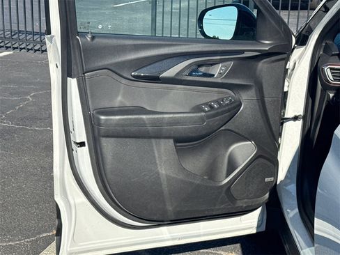 Used 2021 Chevrolet TrailBlazer RS w/ Technology Package image 11